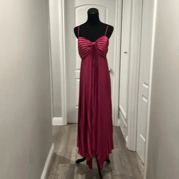 New Petal &‎ Pup Pleated Sleeveless Satin Maxi Dress - Picture 7 of 11